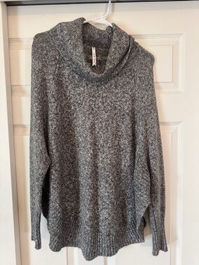 Leo & Nicole Heather Gray Cowl Neck Sweater